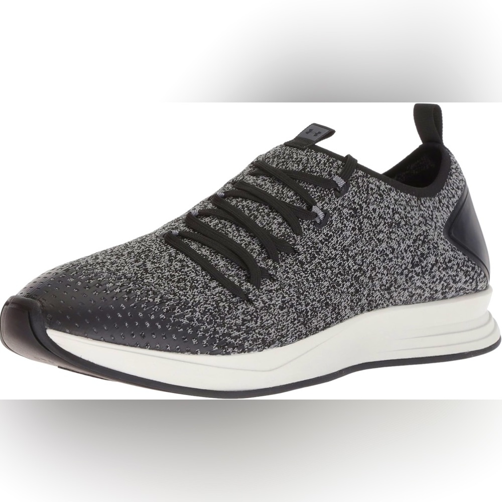Under Armour Men’s Charged Covert Knit Sneaker Size 13